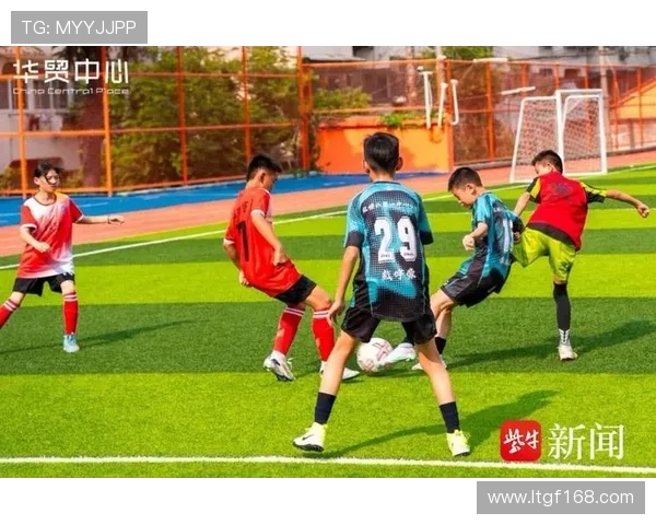 绿茵争锋激情碰撞展现团队荣耀与永不言弃的足球精神